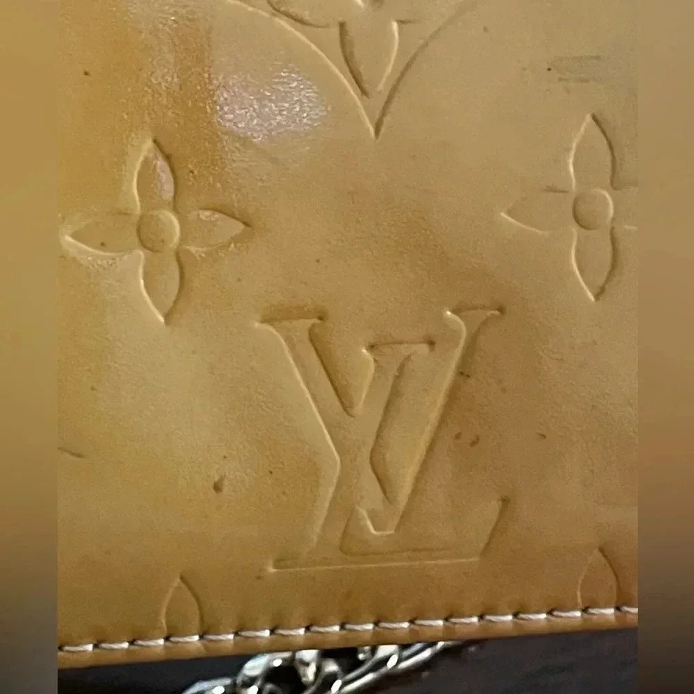 Louis Vuitton Lexington Vernis Pouchette
